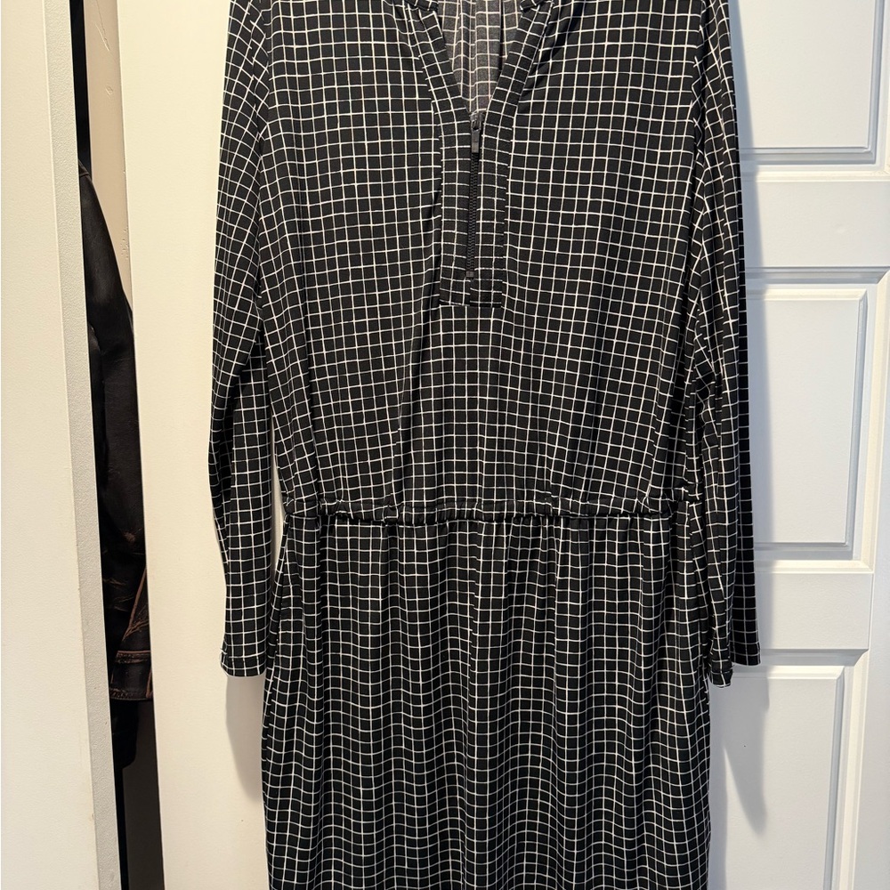 Banana Republic Black and White Grid Long Sleeve Dress